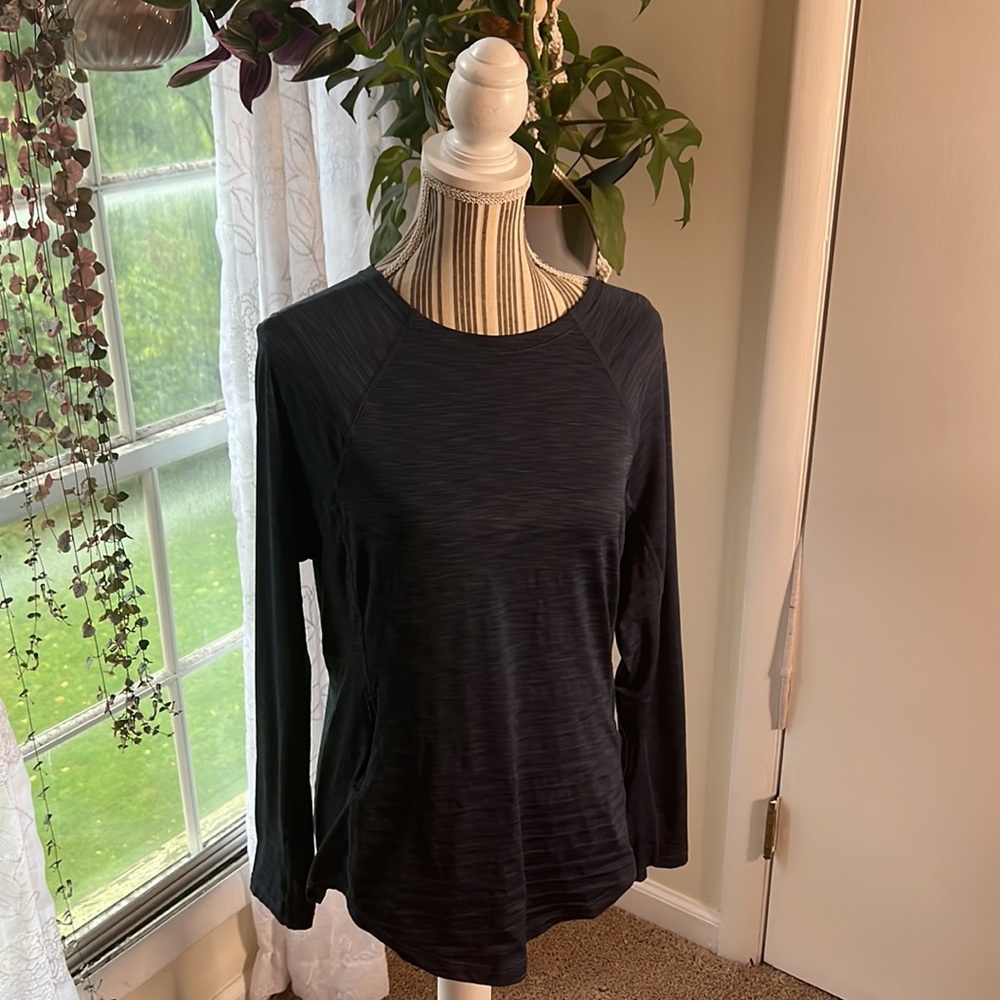 Mountain Hardware Activewear Long Sleeved Shirt w/ Zip Pocket Navy - Size Large